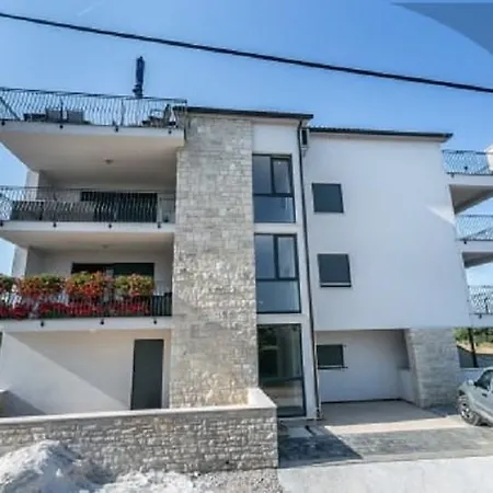 Apartment Jelena Pool Liznjan
